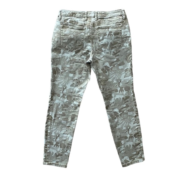 Tommy Bahama Tea Leaf Camo Skinny
Ankle Denim Jeans Size 8/28” - Picture 6 of 14